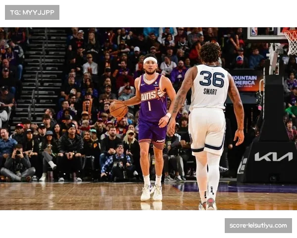 布克关键时刻得分能力 引领太阳逆转取胜